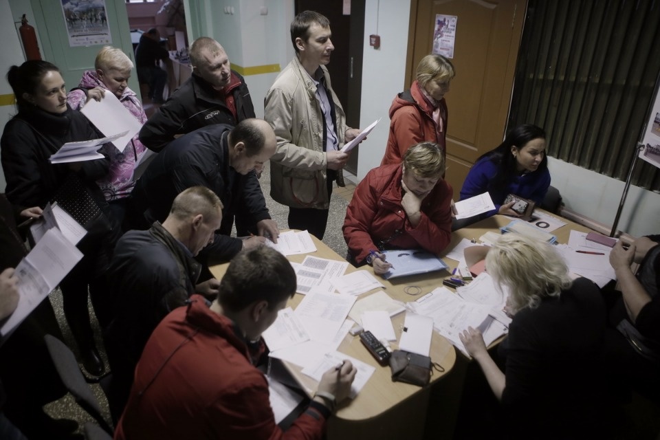 Выдача нагрудных номеров на Эстафету «Псковской правды»