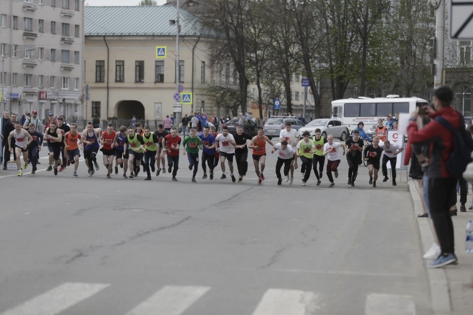Тысячи псковичей пробежали эстафету «Псковской правды» – 2018