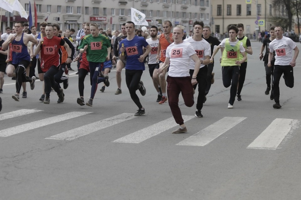 Тысячи псковичей пробежали эстафету «Псковской правды» – 2018