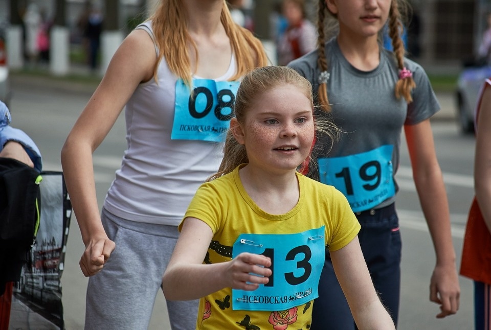 Тысячи псковичей пробежали эстафету «Псковской правды» – 2018