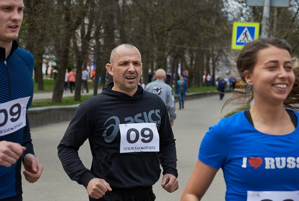 Тысячи псковичей пробежали эстафету «Псковской правды» – 2018