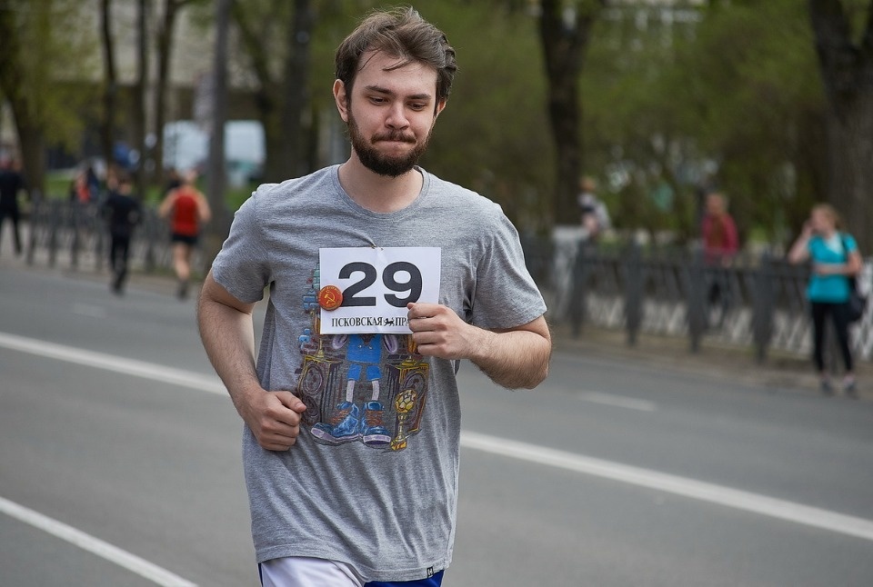 Тысячи псковичей пробежали эстафету «Псковской правды» – 2018