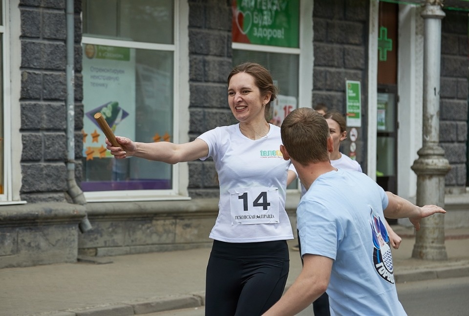 Тысячи псковичей пробежали эстафету «Псковской правды» – 2018