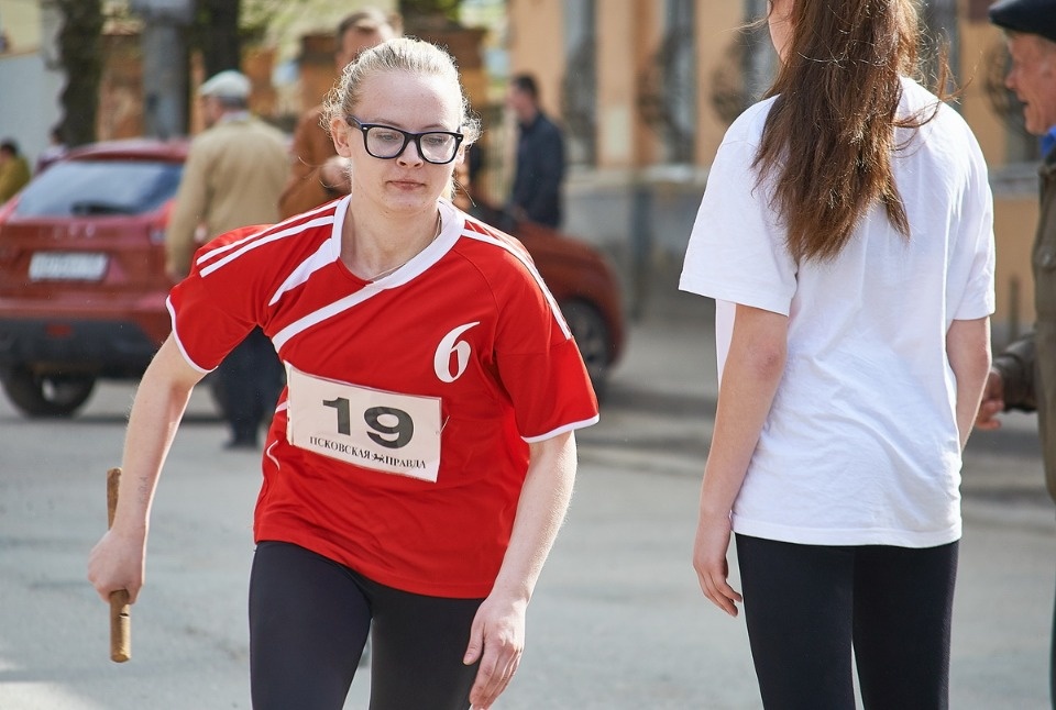 Тысячи псковичей пробежали эстафету «Псковской правды» – 2018