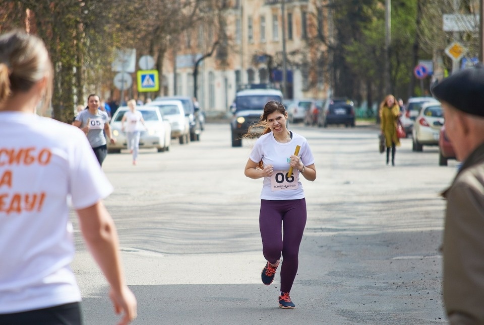 Тысячи псковичей пробежали эстафету «Псковской правды» – 2018