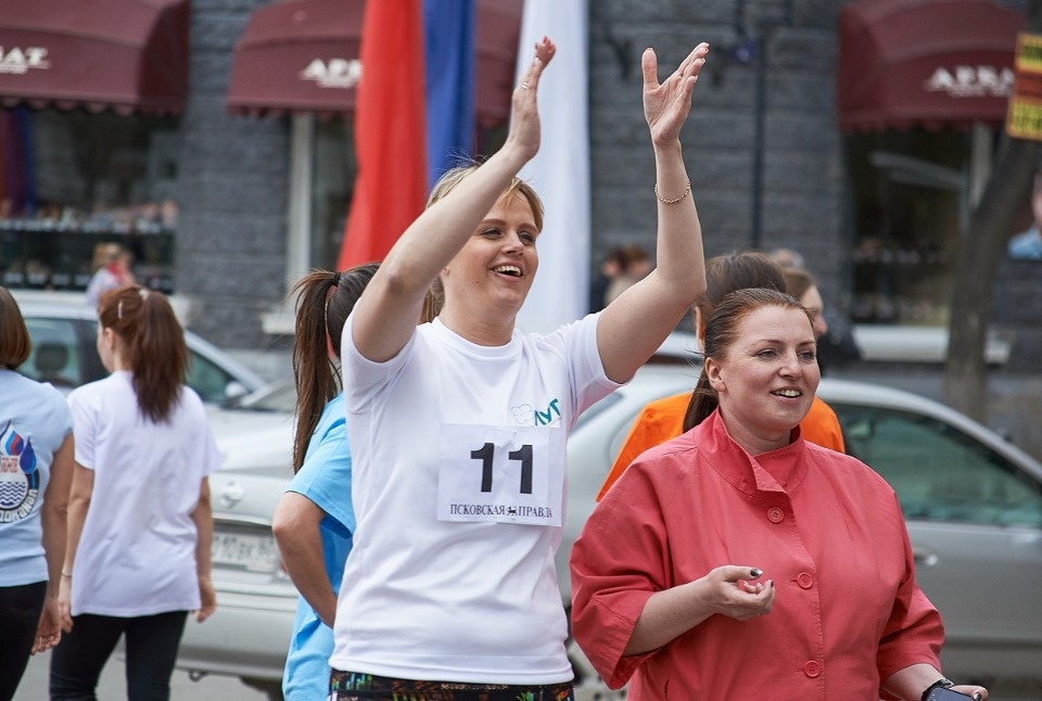 Тысячи псковичей пробежали эстафету «Псковской правды» – 2018