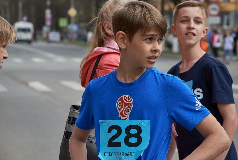 Тысячи псковичей пробежали эстафету «Псковской правды» – 2018