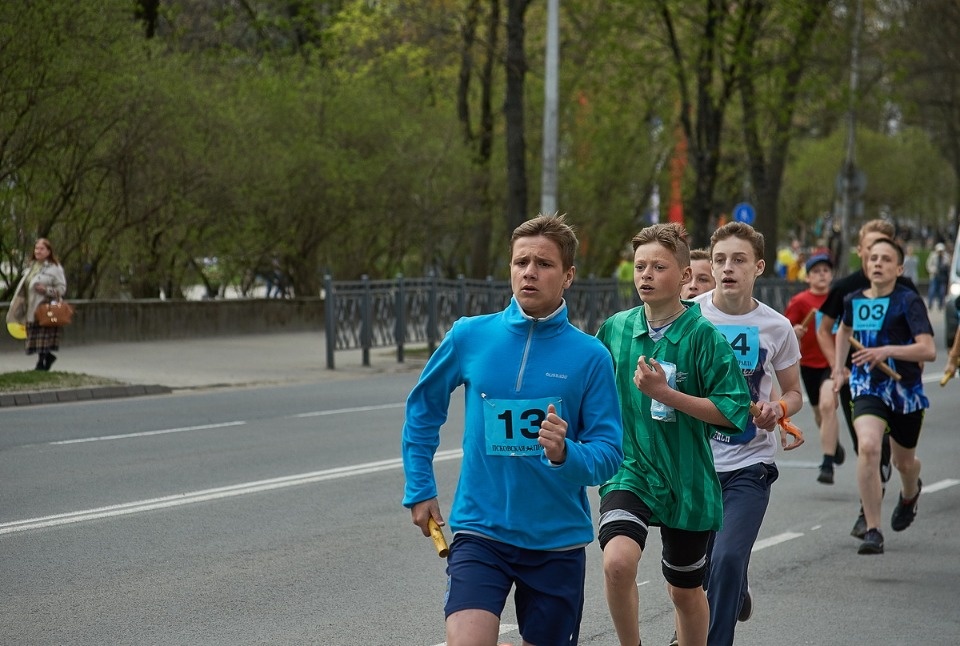 Тысячи псковичей пробежали эстафету «Псковской правды» – 2018