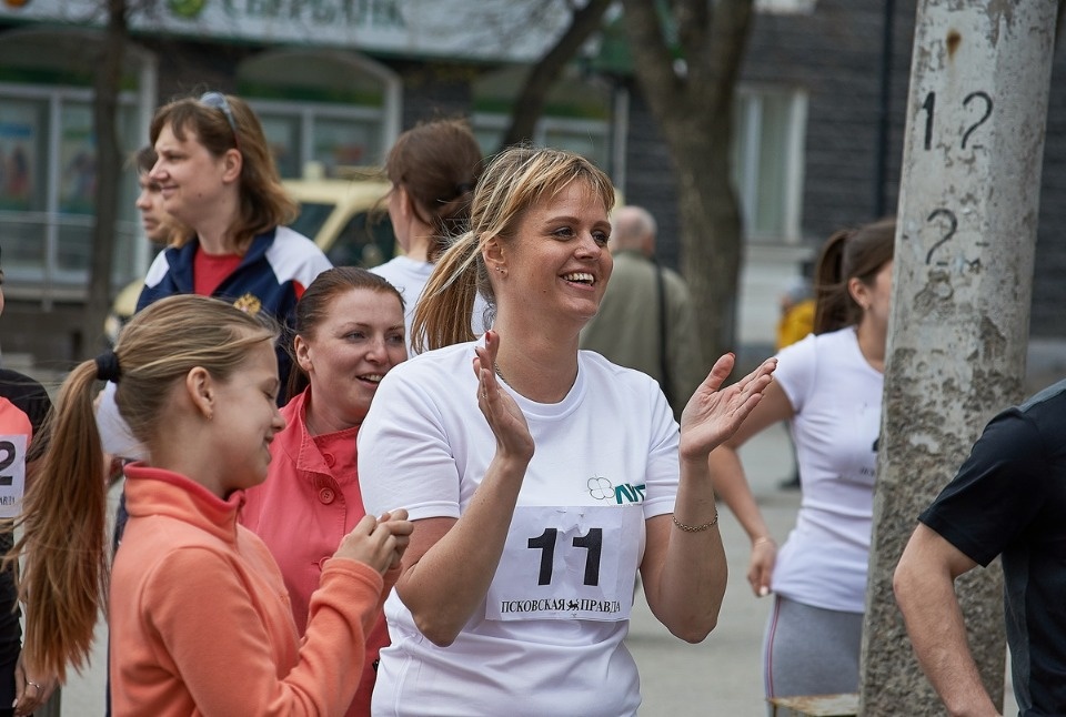 Тысячи псковичей пробежали эстафету «Псковской правды» – 2018