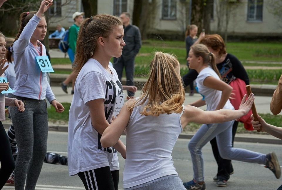 Тысячи псковичей пробежали эстафету «Псковской правды» – 2018
