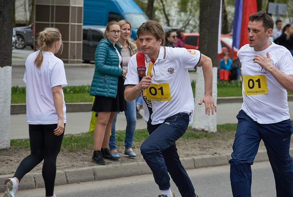 Тысячи псковичей пробежали эстафету «Псковской правды» – 2018