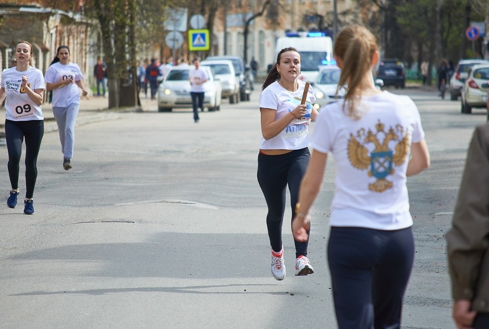 Тысячи псковичей пробежали эстафету «Псковской правды» – 2018
