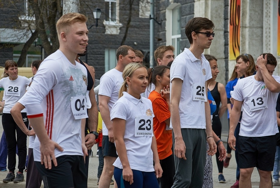 Тысячи псковичей пробежали эстафету «Псковской правды» – 2018
