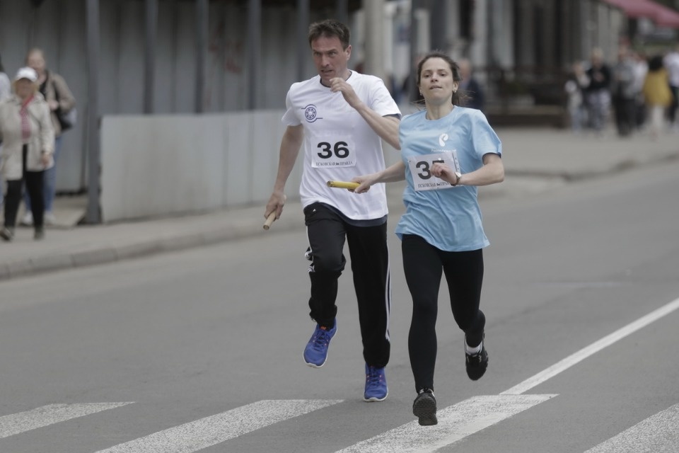 Тысячи псковичей пробежали эстафету «Псковской правды» – 2018