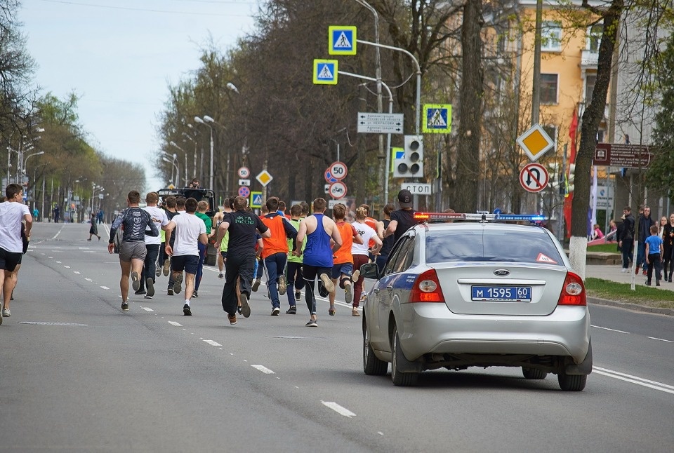 Тысячи псковичей пробежали эстафету «Псковской правды» – 2018