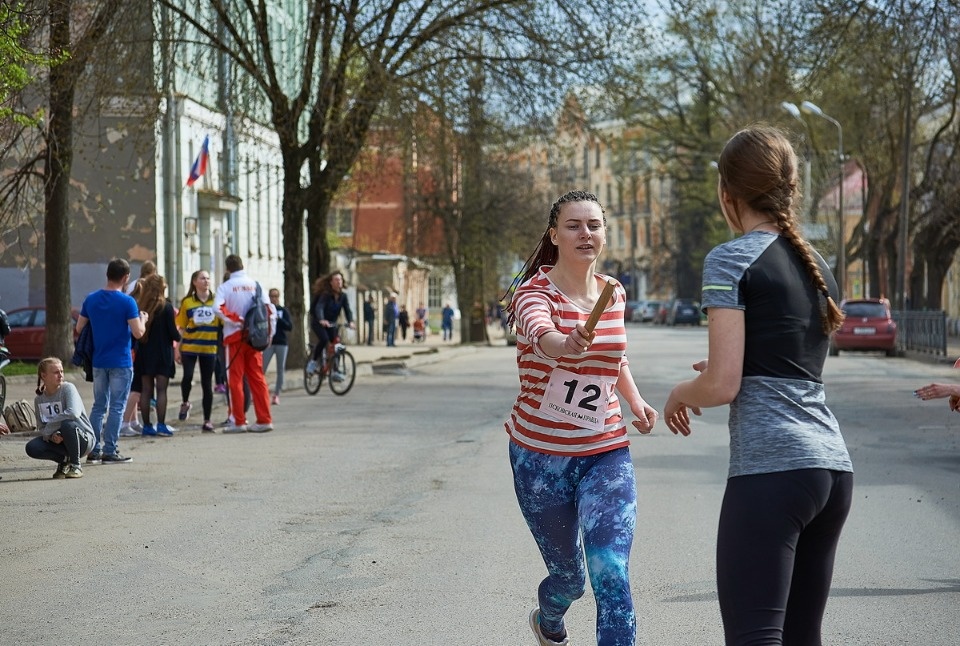 Тысячи псковичей пробежали эстафету «Псковской правды» – 2018