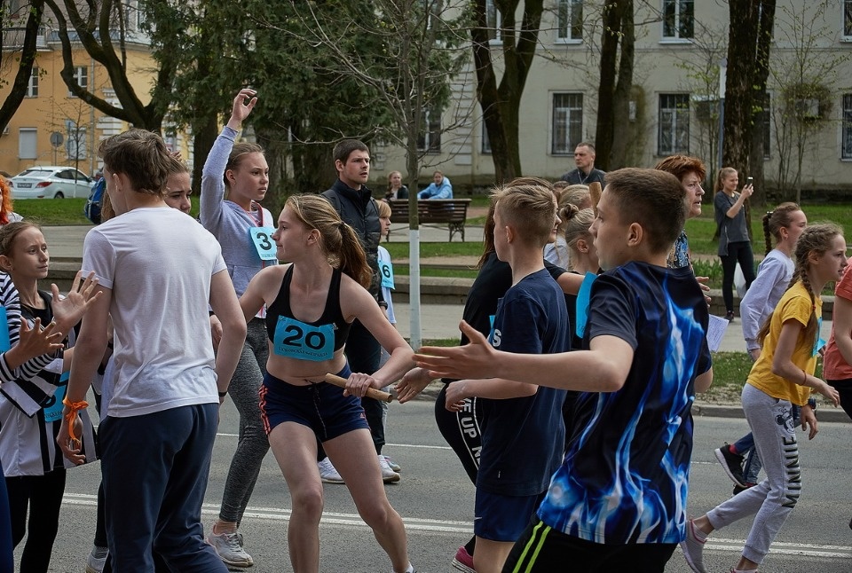 Тысячи псковичей пробежали эстафету «Псковской правды» – 2018