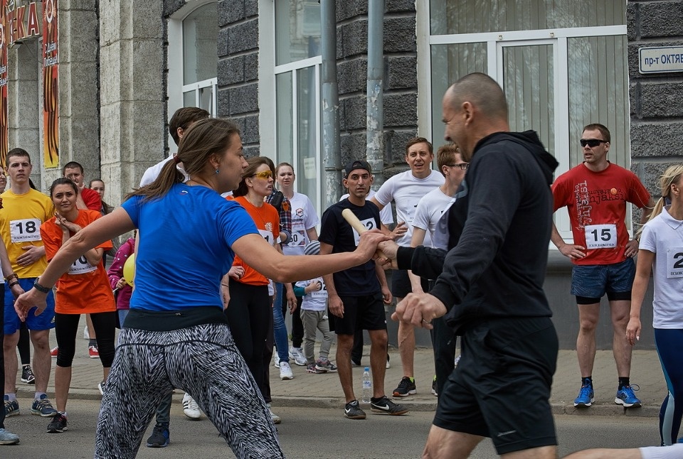 Тысячи псковичей пробежали эстафету «Псковской правды» – 2018