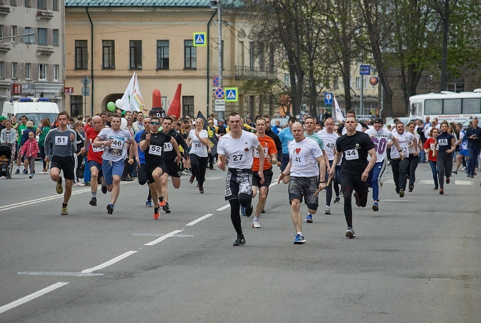 Тысячи псковичей пробежали эстафету «Псковской правды» – 2018