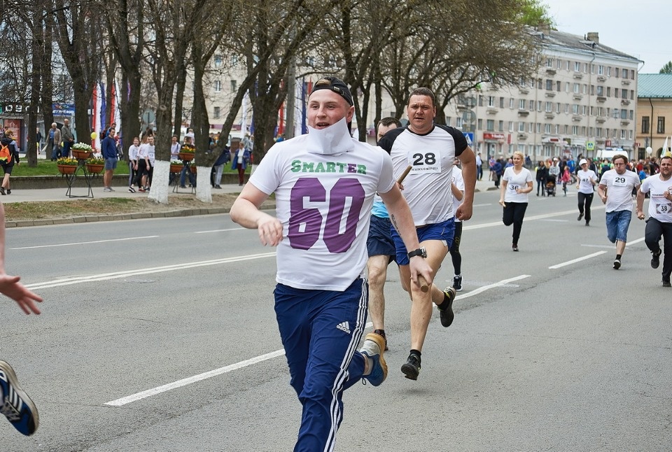 Тысячи псковичей пробежали эстафету «Псковской правды» – 2018