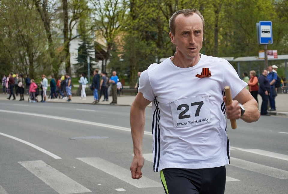 Тысячи псковичей пробежали эстафету «Псковской правды» – 2018