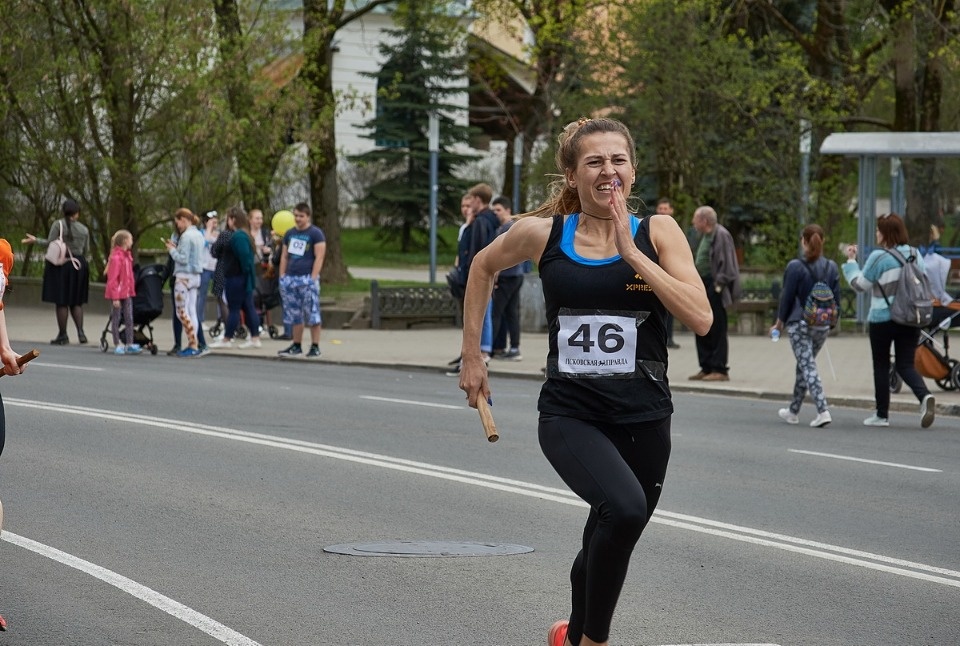 Тысячи псковичей пробежали эстафету «Псковской правды» – 2018