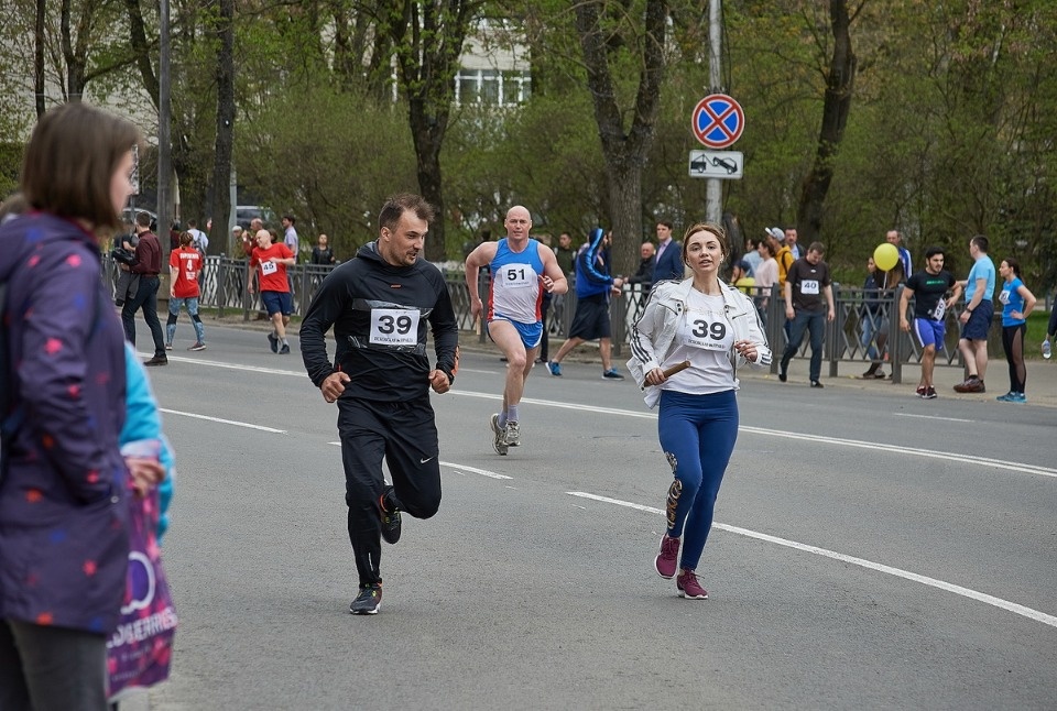 Тысячи псковичей пробежали эстафету «Псковской правды» – 2018