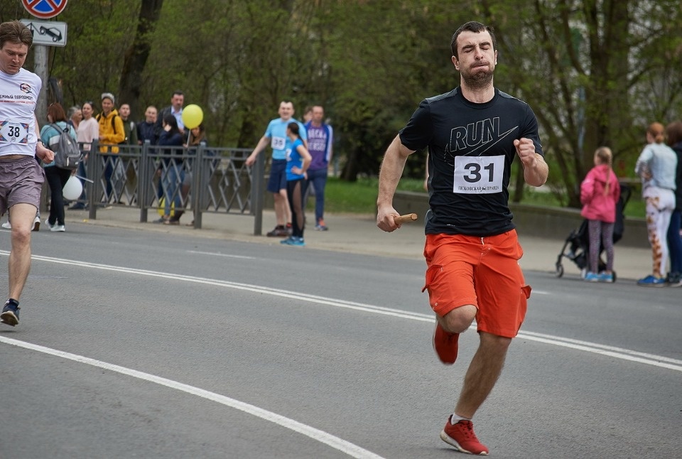 Тысячи псковичей пробежали эстафету «Псковской правды» – 2018