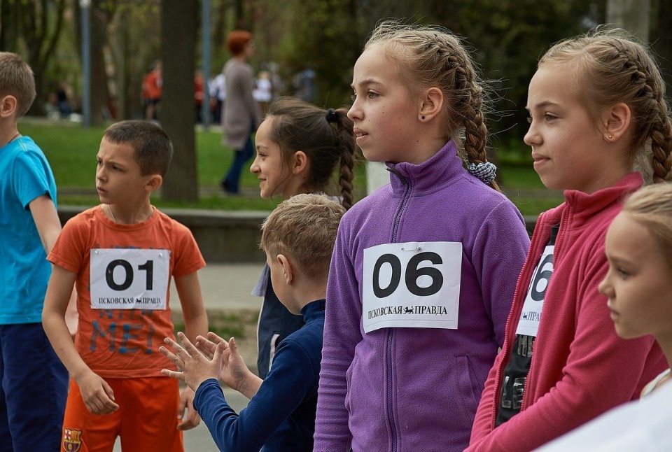 Тысячи псковичей пробежали эстафету «Псковской правды» – 2018