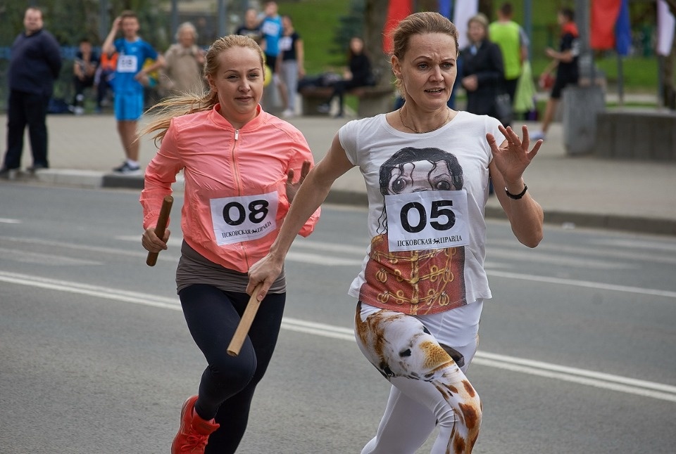 Тысячи псковичей пробежали эстафету «Псковской правды» – 2018
