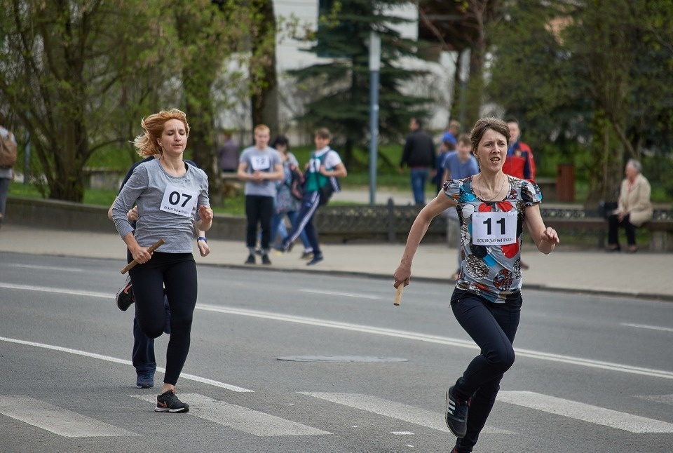 Тысячи псковичей пробежали эстафету «Псковской правды» – 2018