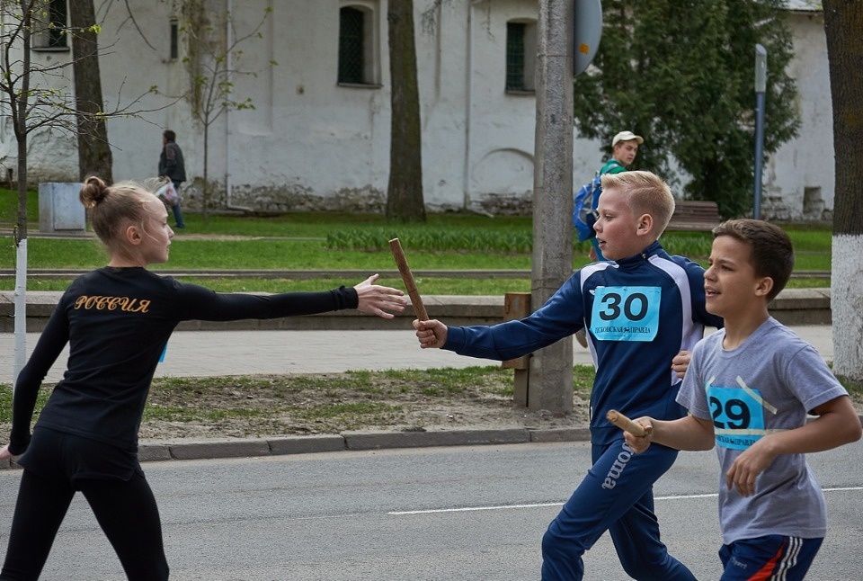 Тысячи псковичей пробежали эстафету «Псковской правды» – 2018