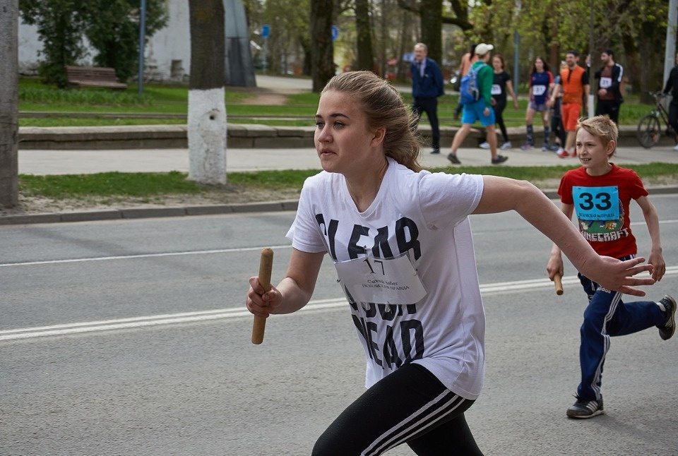 Тысячи псковичей пробежали эстафету «Псковской правды» – 2018