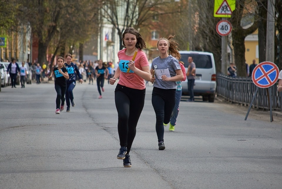 Тысячи псковичей пробежали эстафету «Псковской правды» – 2018