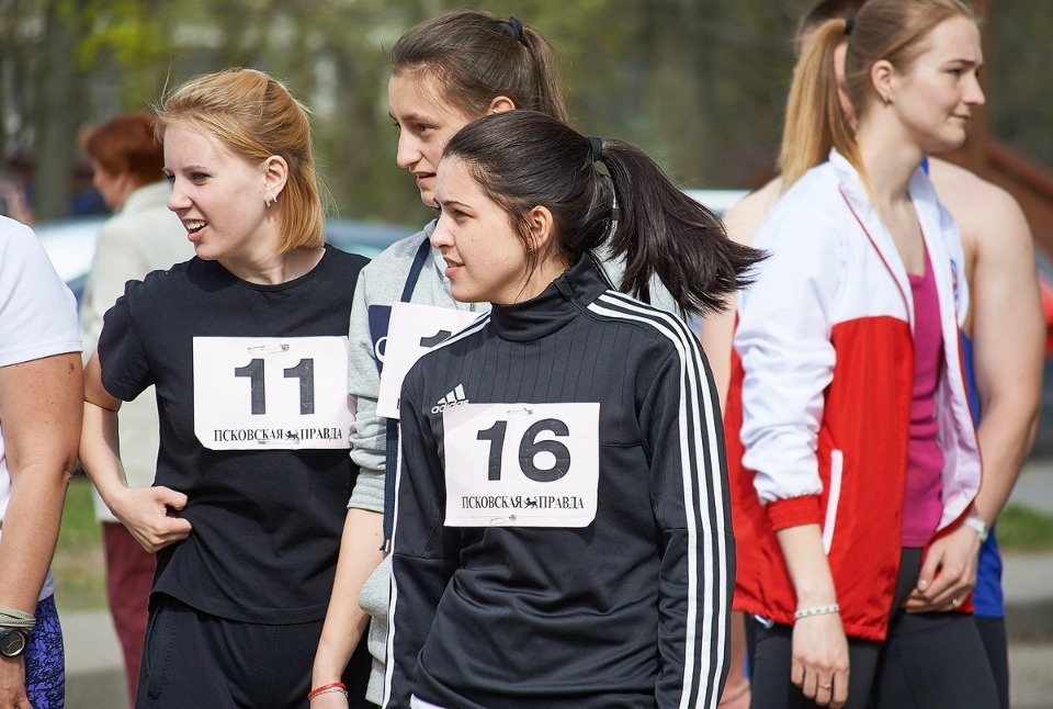 Тысячи псковичей пробежали эстафету «Псковской правды» – 2018