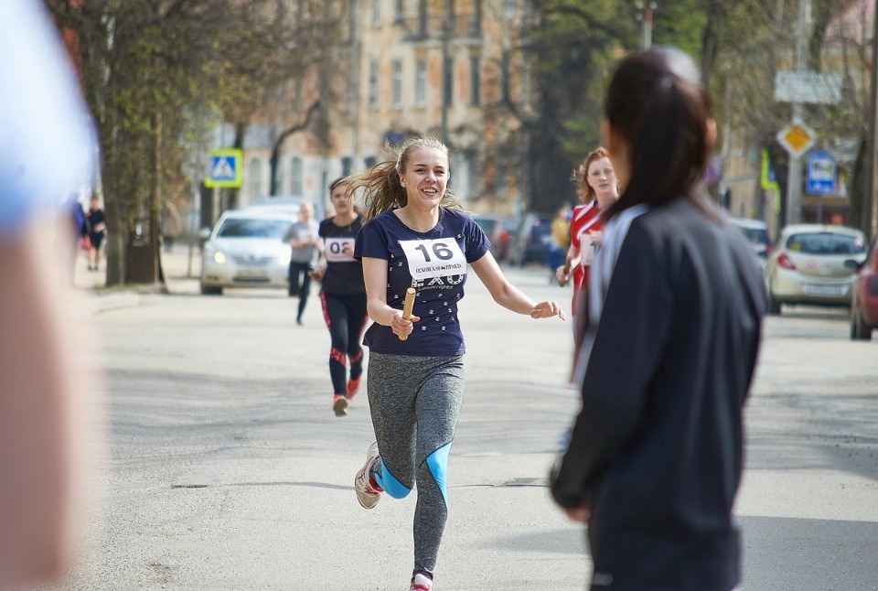 Тысячи псковичей пробежали эстафету «Псковской правды» – 2018