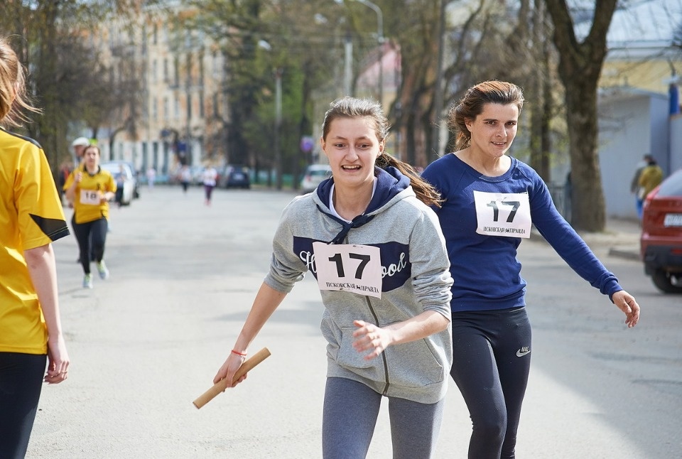 Тысячи псковичей пробежали эстафету «Псковской правды» – 2018