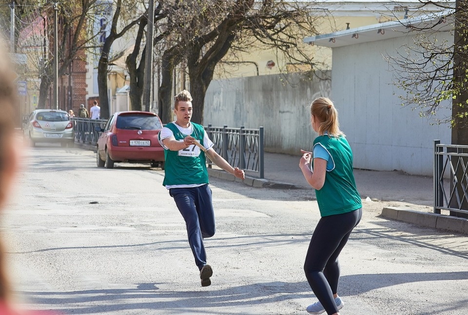 Тысячи псковичей пробежали эстафету «Псковской правды» – 2018