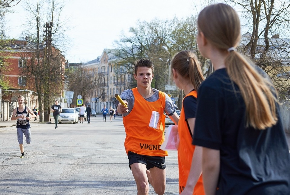 Тысячи псковичей пробежали эстафету «Псковской правды» – 2018
