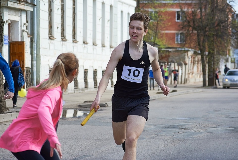 Тысячи псковичей пробежали эстафету «Псковской правды» – 2018