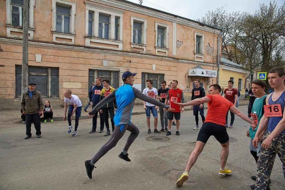 Тысячи псковичей пробежали эстафету «Псковской правды» – 2018