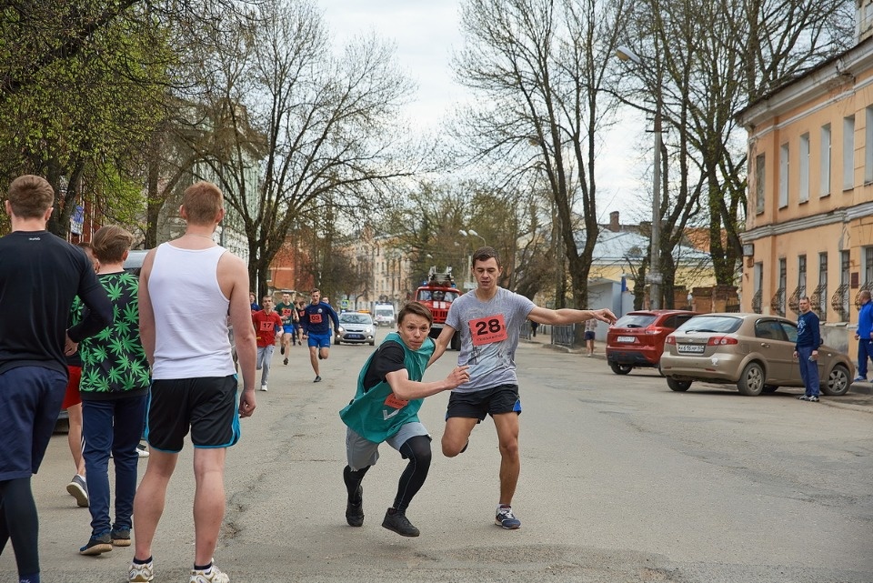 Тысячи псковичей пробежали эстафету «Псковской правды» – 2018