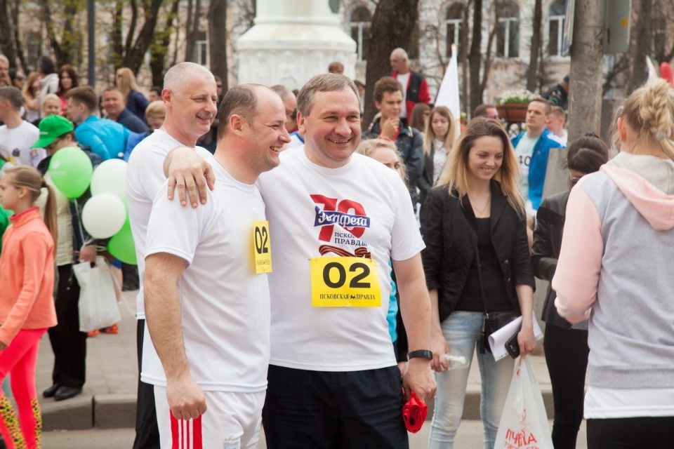 Тысячи псковичей пробежали эстафету «Псковской правды» – 2018