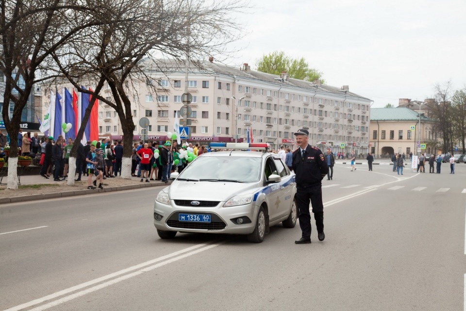 Тысячи псковичей пробежали эстафету «Псковской правды» – 2018