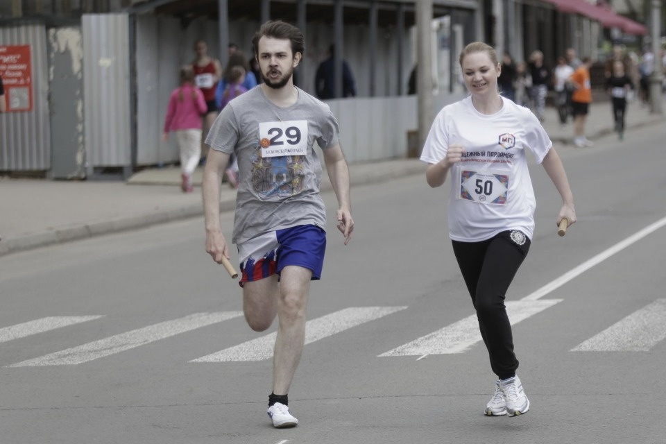 Тысячи псковичей пробежали эстафету «Псковской правды» – 2018