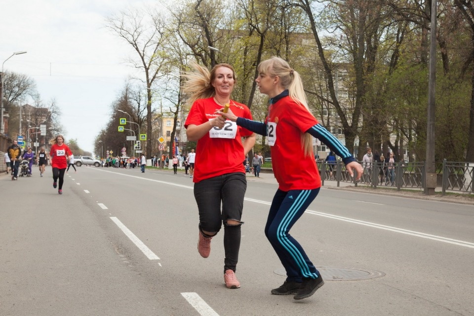 Тысячи псковичей пробежали эстафету «Псковской правды» – 2018