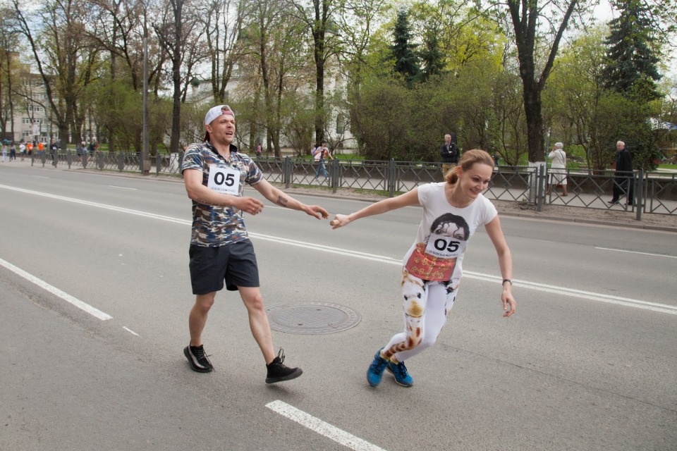 Тысячи псковичей пробежали эстафету «Псковской правды» – 2018