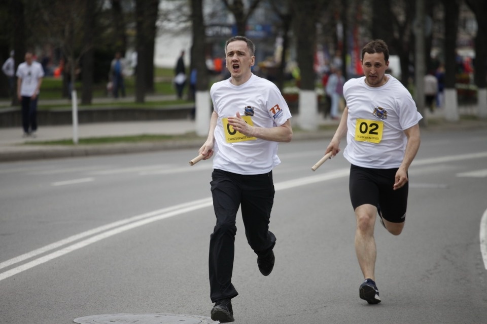 Тысячи псковичей пробежали эстафету «Псковской правды» – 2018