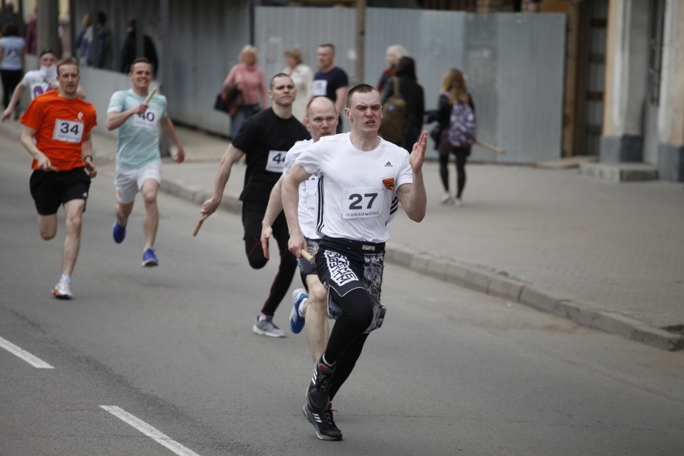 Тысячи псковичей пробежали эстафету «Псковской правды» – 2018