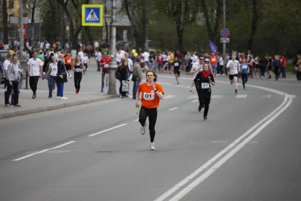 Тысячи псковичей пробежали эстафету «Псковской правды» – 2018